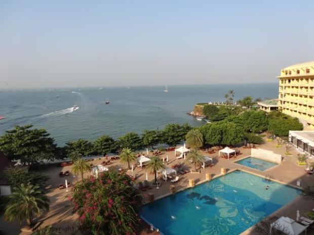 akhilsethi randomnomics blogpost pattaya thailand dusit thani hotel seaside poolside view